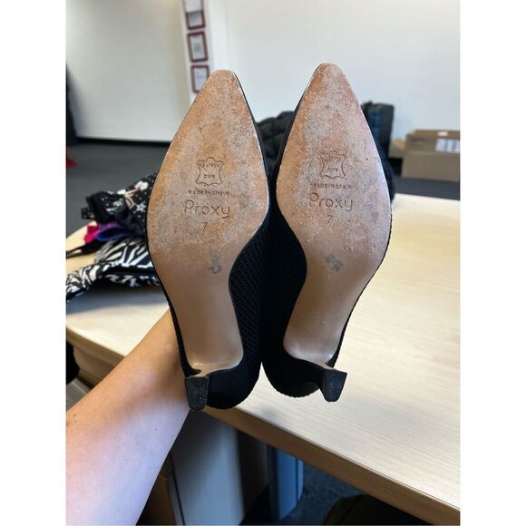 Proxy Made In Spain Black Textured & Satin Pumps Heels Formal Sz 7 EUC - Picture 7 of 7